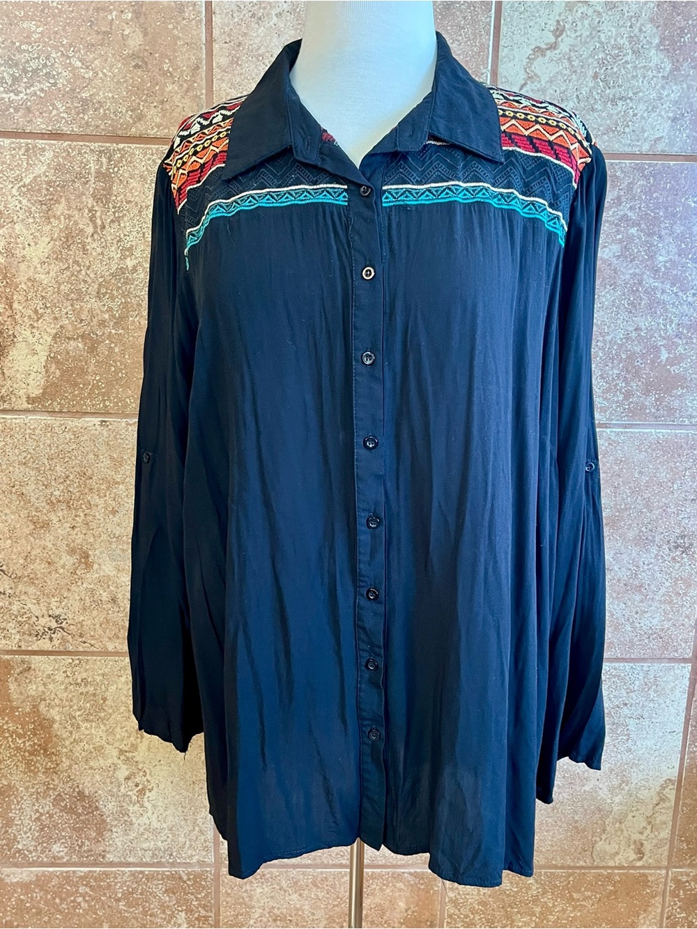 Andree by Unit Embroidered Black Button-Up Women's Top with Tab Sleeves Size 1X